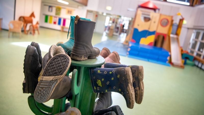 Der Bedarf an Betreuungsplätzen dürfte sich im Osten und Westen Deutschlands der Studie zufolge unterschiedlich entwickeln. (Symbolbild)