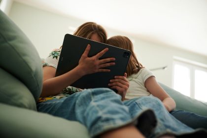 Zwölfjährige Schülerin Ayla Ulucam aus Berlin ist beste Vorleserin 2025
