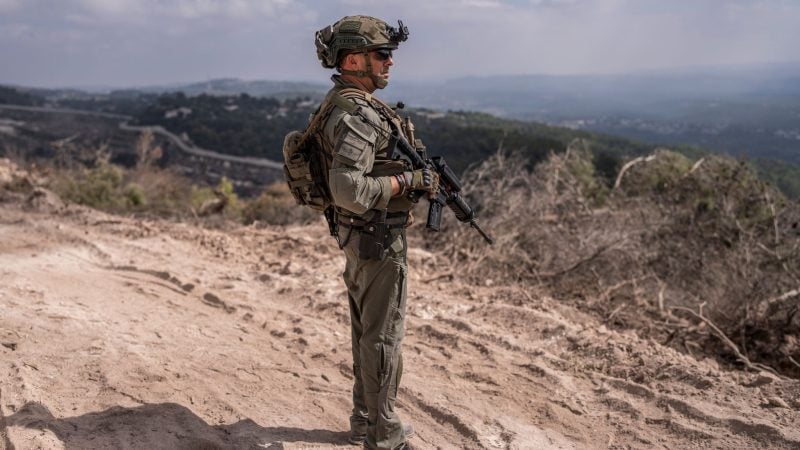 Ein israelischer Soldat im südlibanesischen Dorf Naqoura an der Grenze zu Israel.