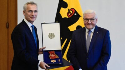 „Die NATO geprägt“ – Steinmeier würdigt Stoltenberg in Berlin