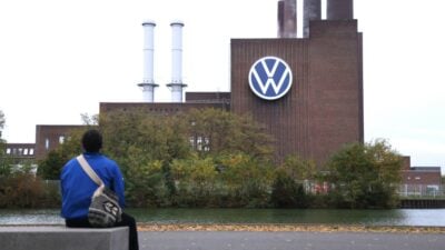 Gewinneinbruch um 63,7 Prozent – VW plant Sparmaßnahmen und Stellenabbau