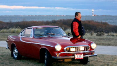 Undatierte Aufnahme von Irv Gordon und seinem 1966er Volvo P1800. Bis zu seinem Tod fuhr er das Auto 52 Jahre und rund 5,23 Millionen Kilometer.