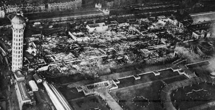 Der zerstörte Kristallpalast im Jahr 1936