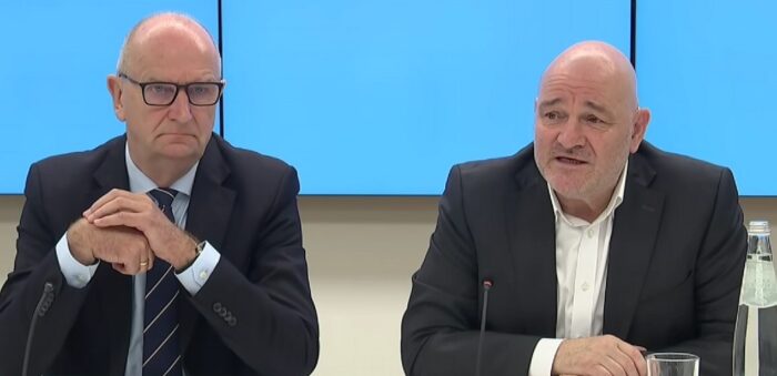 Dietmar Woidke (SPD) und Robert Crumbach (BSW) bei der Vorstellung ihres Sondierungspapiers für eine künftige Regierung in Brandenburg. Foto: Bildschirmfoto/Phoenix