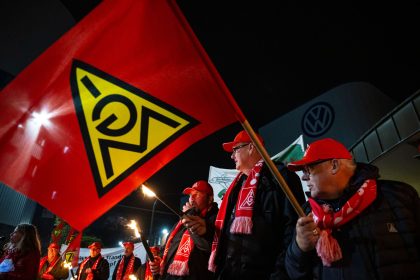 Tarifverhandlungen – Metaller starten erste Warnstreiks in der Nachtschicht