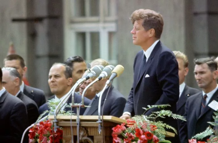 Kennedys Rede vor dem Schöneberger Rathaus geht um die Welt. (Archivbild)
