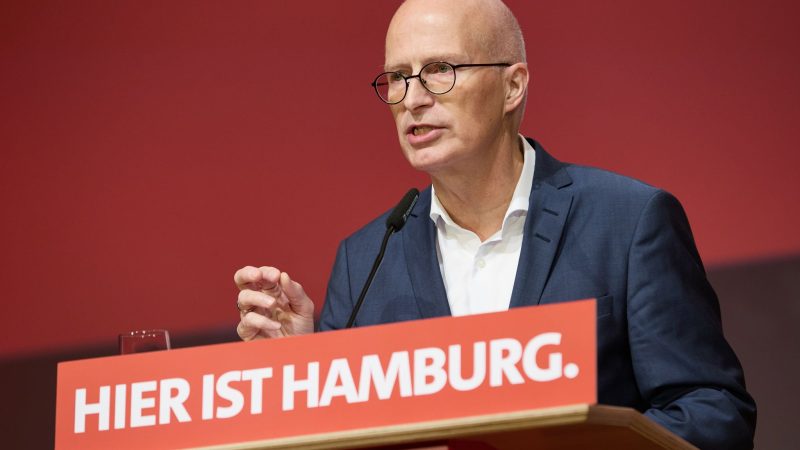 Hamburgs Bürgermeister Peter Tschentscher ist mit 97,3 Prozent der Stimmen zum Spitzenkandidat der SPD Hamburg gewählt worden.