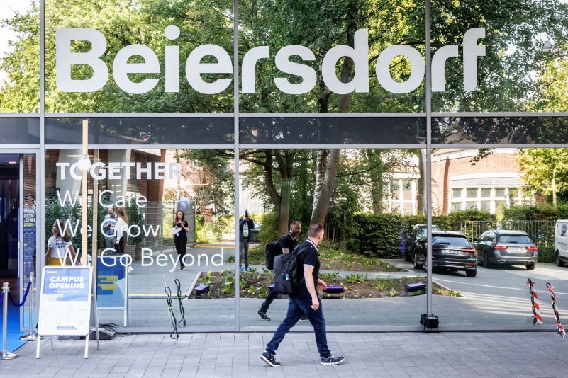Der Hamburger Konsumgüterkonzern Beiersdorf hält an seinen Jahreszielen fest.