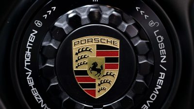 Gewinn von VW-Tochter Porsche bricht ein