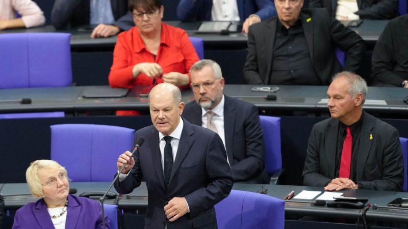 Olaf Scholz wehrte sich im Bundestag gegen Kritik der Union, die der Bundesregierung mangelnde Unterstützung Israels vorwarfen.