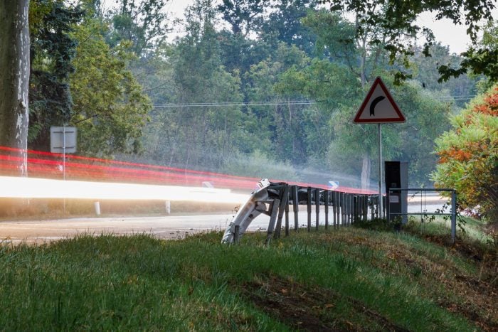 Die fest installierten Blitzer an Frankreichs Straßen sind oft Zielscheibe von Vandalismus (Archivbild).