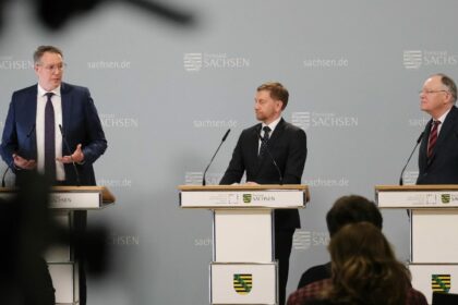 Rheinland-Pfalz-Regierungschef Schweitzer stellt mit anderen Ministerpräsidenten die Reformpläne vor.