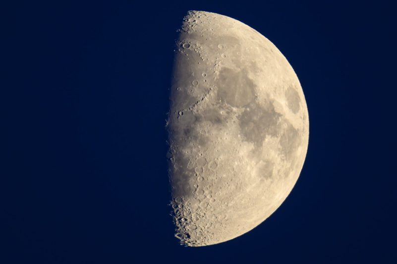 Neue Esa-Satelliten sollen künftig um den Mond fliegen und Mondmissionen helfen. (Archivbild)
