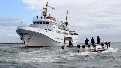 Nach Stromausfall auf Nordsee: Manövrierunfähige Helgolandfähre erreicht Festland – Ersatzschiff organisiert