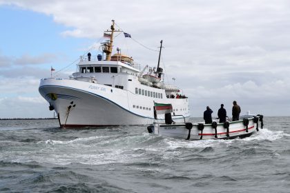 Nach Stromausfall auf Nordsee: Manövrierunfähige Helgolandfähre erreicht Festland – Ersatzschiff organisiert
