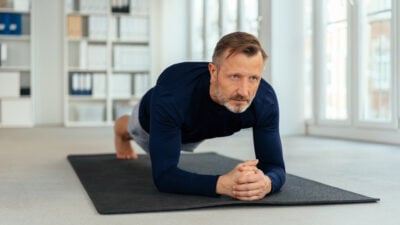 Mit 35 schon alt? Diese 5 Übungen halten Sie fit und stark