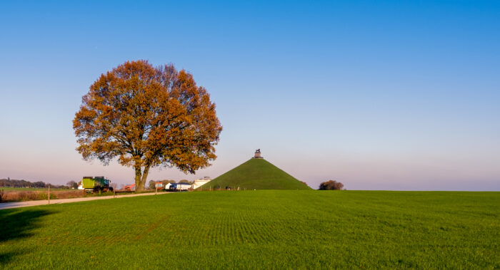 Der Löwenhügel überragt das Schlachtfeld von Waterloo