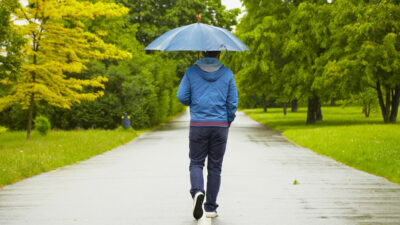 Spaziergänger mit Regenschirm löst Polizeieinsatz aus