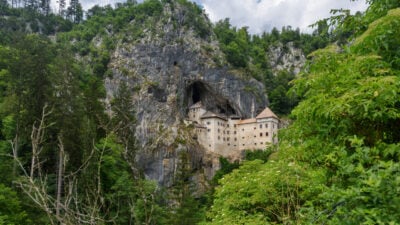 Predjama: Nur Verrat brachte die Burg in steilem Fels zu Fall