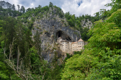 Predjama: Nur Verrat brachte die Burg in steilem Fels zu Fall