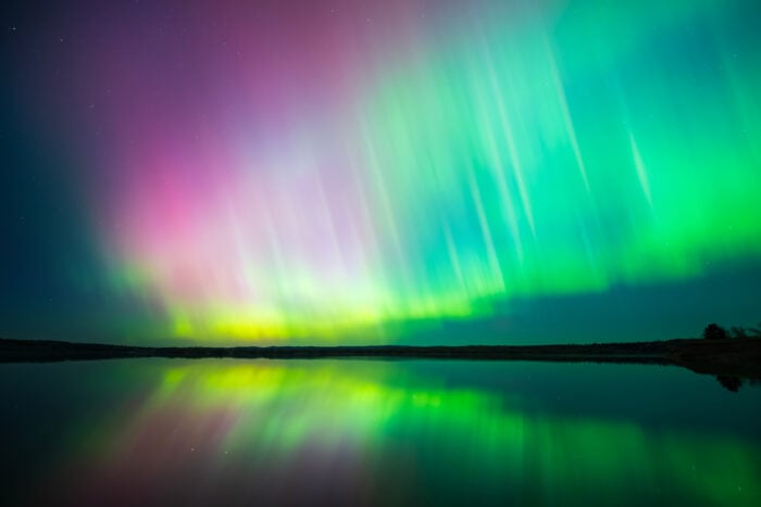 Starke Polarlichter mit dem bloßen Auge erkennbar