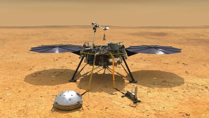 Künstlerische Darstellung des Insight-Landers auf dem Roten Planeten. Der „Marsmaulwurf“ (untern rechts) sollte sich in den Boden graben und tiefere Einblicke liefern. Das war nur bedingt erfolgreich. Links das Seismometer SEIS der französischen Weltraumorganisation CNES.