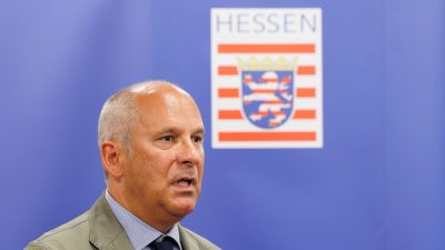 Hessens Innenminister Roman Poseck (CDU) plädiert für eine neue Pflicht zur Vorratsdatenspeicherung. Bundesinnenministerin Faeser ist nicht gegen eine neue Form der Speicherpflicht für IP-Adressen. Ihr Kabinettskollege, Bundesjustizminister Marco Buschmann von der FDP, sieht das aber anders. (Archivbild)