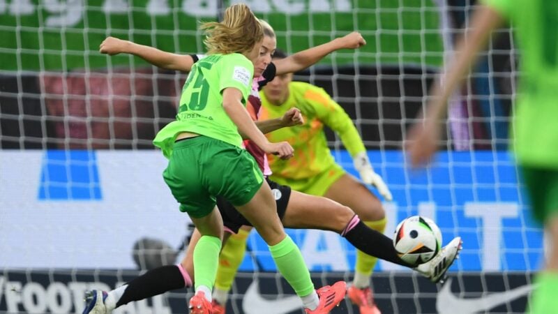 Schuss ins Glück: Vivien Endemann trifft sehenswert zum 1:0 für Wolfsburg.