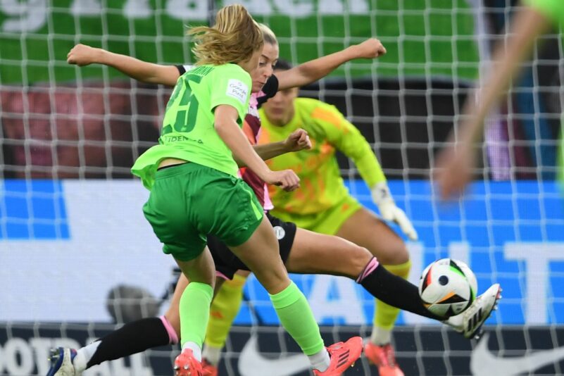 Schuss ins Glück: Vivien Endemann trifft sehenswert zum 1:0 für Wolfsburg.