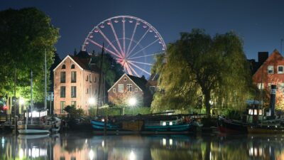 Geisterbahn in Ostfriesland brennt – mehrere Verletzte