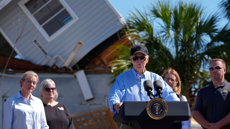 US-Präsident Joe Biden hat sich bei einem Besuch in Florida selbst ein Bild von den Schäden durch Hurrikan «Milton» gemacht.