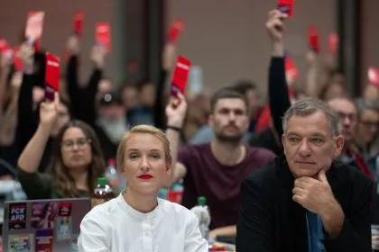 Schwerdtner und van Aken als neue Linken-Vorsitzende gewählt