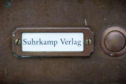 Möhrle übernimmt Suhrkamp komplett – Unselds Witwe hört auf