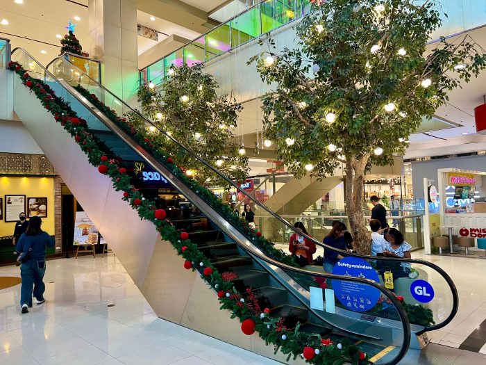 Besonders in Shopping-Malls kommen Weihnachtsfans auf ihre Kosten.