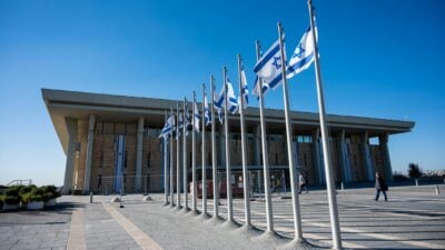 Das israelische Parlament, die Knesset, hat das UN-Hilfswerk für Palästinenser, UNRWA, zu einer Terrororganisation erklärt.