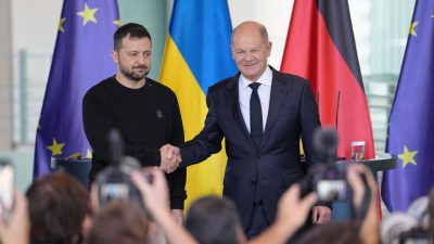 Scholz sagt Ukraine umfangreiche neue Waffenlieferung zu