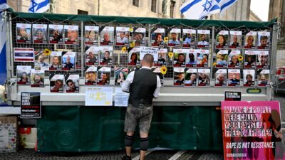 In München wird auf die noch immer von der Hamas festgehaltenen Geiseln erinnert.