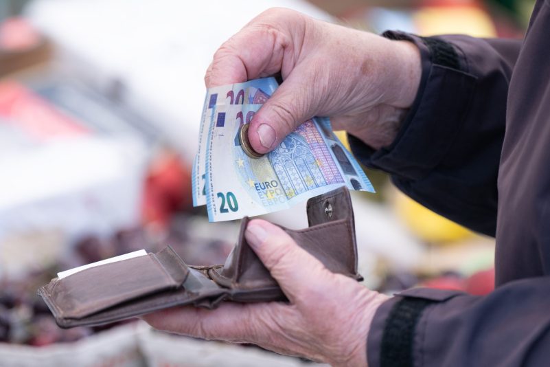 Kauf auf Rechnung oder Dispokredit: 73 Prozent haben laut einer Studie schon einmal eine Finanzierungsmöglichkeit genutzt. (Symbolbild)