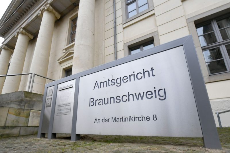 Ein Mann muss nach einem Messerangriff bei Peine vor einen Untersuchungsrichter. (Archivbild)