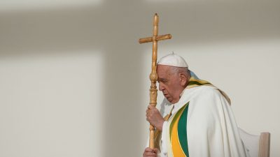 Papst schließt Weihe von Diakoninnen aus