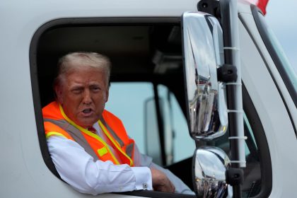 Retourkutsche zu Bidens „Müll“-Aussage: Trump gibt Interview aus einem Abfalltransporter