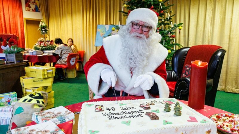 Der Weihnachtsmann bei der Eröffnungsfeier am 14. November 2024. Foto: Deutsche Post/Jens Schlüter