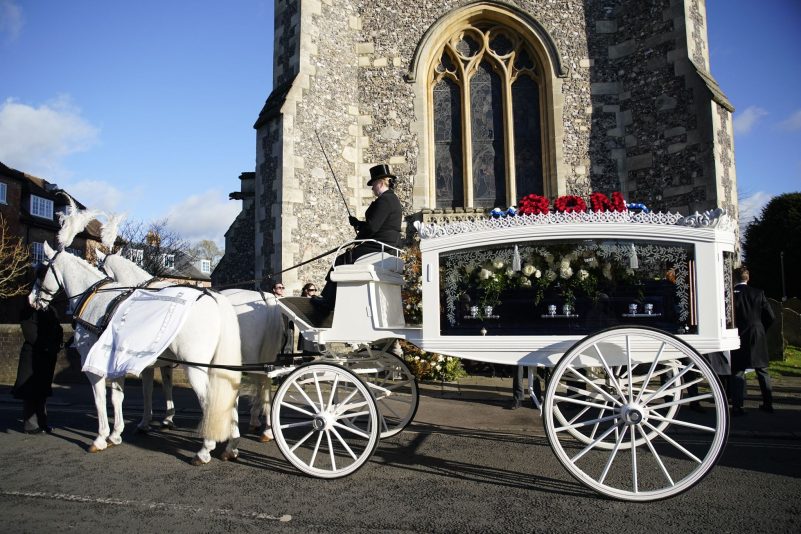 Die Trauerfeier fand in dem kleinen Ort Amersham in der Grafschaft Buckinghamshire nordwestlich von London statt