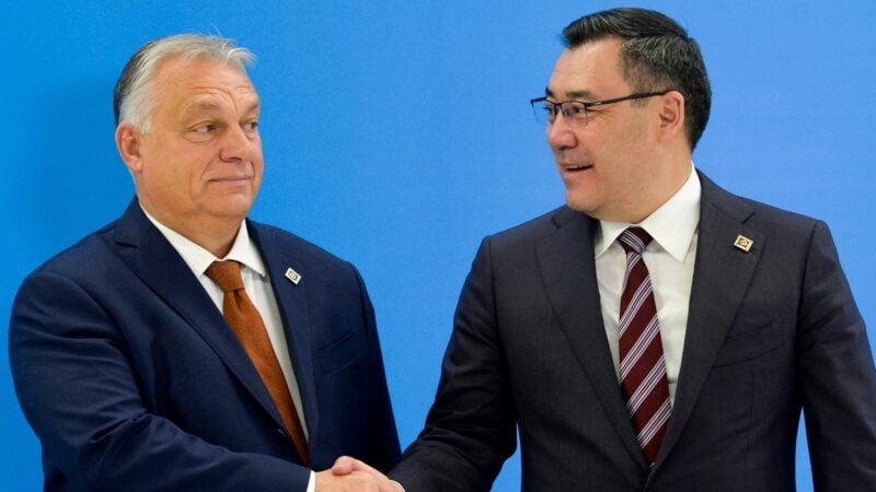 Ungarn Ministerpräsident Orban (l.) - hier im Bild mit dem kirgisischen Präsidenten Sadyr Dschaparow - äußert Zweifel, ob Europa die finanzielle und militärische Unterstützung für die Ukraine allein schultern könnte.