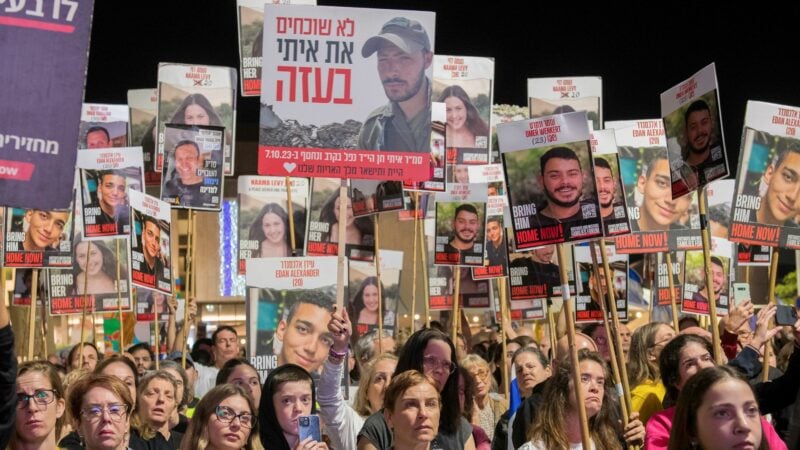 Demonstranten fordern Freilassung von Geiseln der Hamas. (Archivbild)