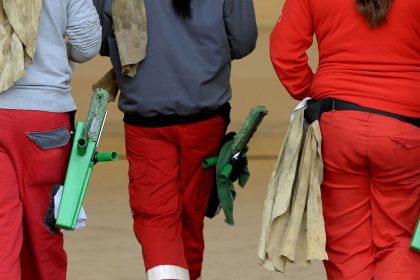 850 Beamte bei großangelegter Razzia: Ermittlungen wegen Schwarz- und Zwangsarbeit