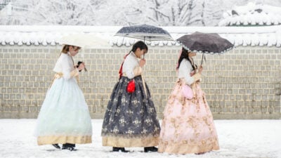 Südkorea im Schnee – Flugausfälle und Massenkarambolage mit 53 Autos