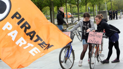 Vorgezogene Neuwahlen: Kleinparteien sehen sich benachteiligt