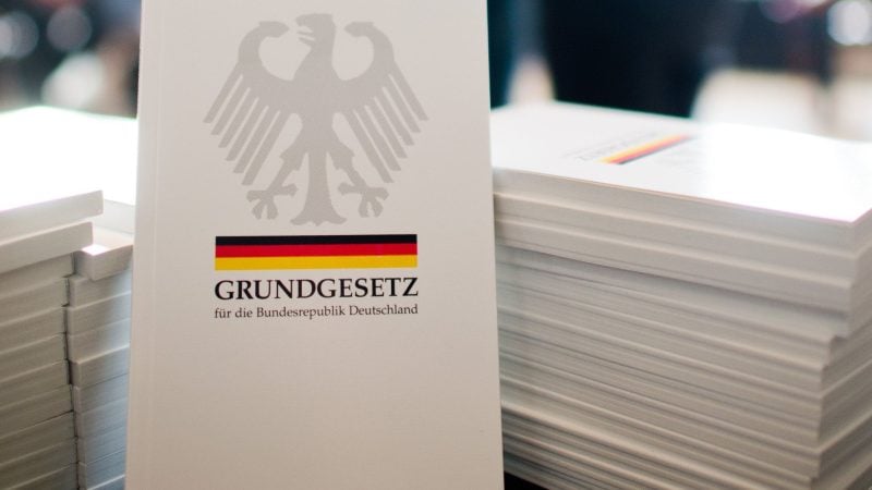 Das Grundgesetz regelt den Weg zu einer Neuwahl.