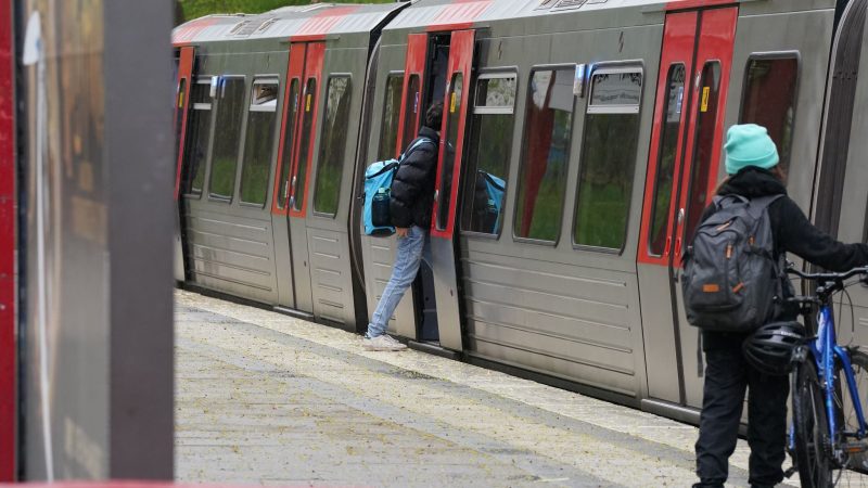 Über das Fortbestehen des Deutschlandtickets für Busse und Bahnen des Nah- und Regionalverkehrs wird seit seiner Einführung im Mai 2023 immer wieder gestritten. (Archivbild)